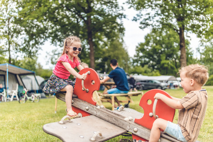 018 Comfortabel 5 persoons vakantiehuis op een vakantiepark met zwembad op de Veluwe