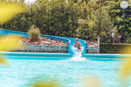 026 Comfortabel vakantiehuis voor 4 personen met hottub gelegen op een vakantiepark in Lieren