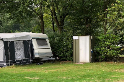 001 Comfortplaats met prive toilet en wastafel