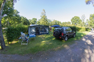 Comfortplaats met toilet en wastafel