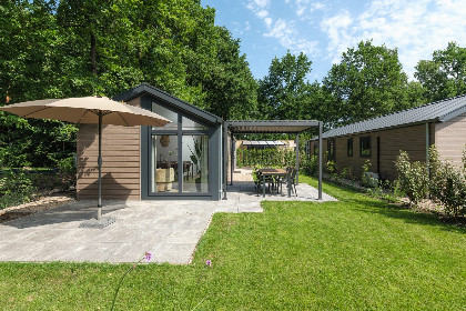 001 Doornenburg Lodge Comfort met Hottub 