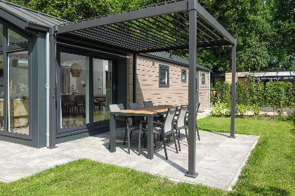 002 Doornenburg Lodge Comfort met Hottub 