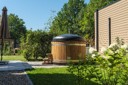 003 Essenburgh Comfort met Hottub 
