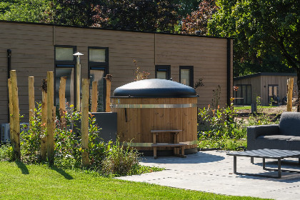 004 Essenburgh Deluxe met Hottub | 6 personen