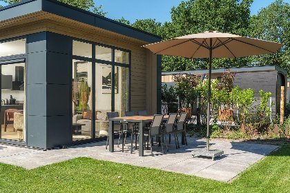 000 Essenburgh Deluxe met Hottub 