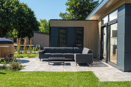 003 Essenburgh Deluxe met Hottub 