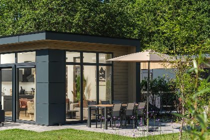 004 Essenburgh Deluxe met Hottub 