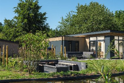 008 Essenburgh Deluxe met Hottub 