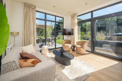 009 Essenburgh Deluxe met Hottub 