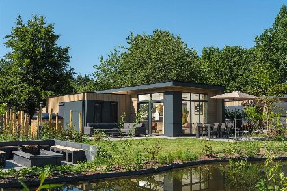 019 Essenburgh Deluxe met Hottub 