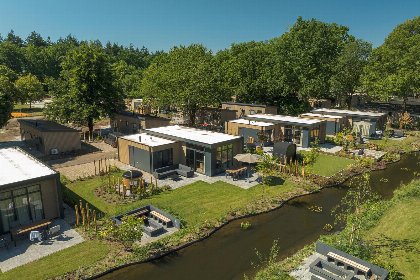 021 Essenburgh Deluxe met Hottub 