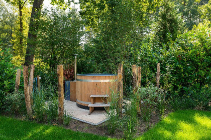 005 Essenburgh met Hottub | 6 personen