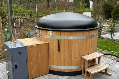 004 Essenburgh met Hottub 