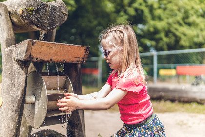 025 Groepsaccommodatie voor 10 personen op een vakantiepark met zwembad op de Veluwe