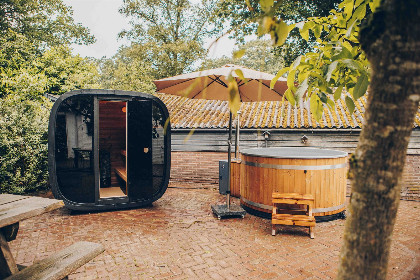 022 Groepsvilla met Hottub 