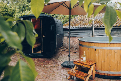 023 Groepsvilla met Hottub 