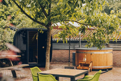 024 Groepsvilla met Hottub 