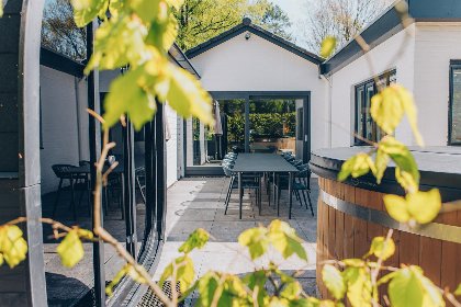 042 Groepsvilla met Hottub 