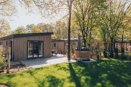 000 Loevestein Comfort met Hottub 