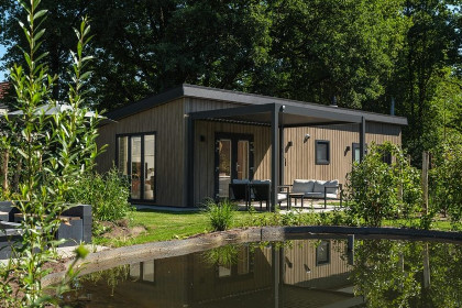 001 Loevestein Deluxe met Hottub 