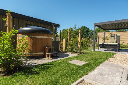 018 Loevestein Deluxe met Hottub 