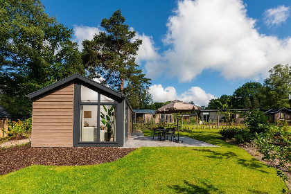 001 Sfeervol 6 persoons chalet op een vakantiepark met zwembad op de Veluwe