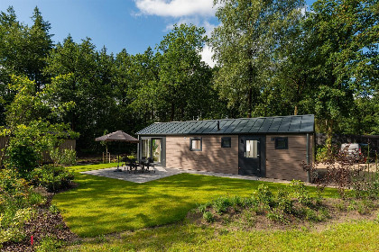 008 Sfeervol 6 persoons chalet op een vakantiepark met zwembad op de Veluwe