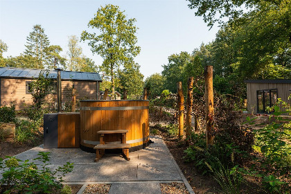 001 Tiny House voor 4 personen met een hottub op de Bosgraaf in Lieren