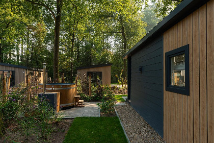 003 Tiny House voor 4 personen met een hottub op de Bosgraaf in Lieren