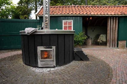 007 Luxe 4 persoons vakantiehuis met hottub, infrarood sauna en sunshower in de Achterhoek