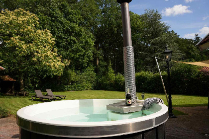 009 Luxe 4 persoons vakantiehuis met hottub, infrarood sauna en sunshower in de Achterhoek