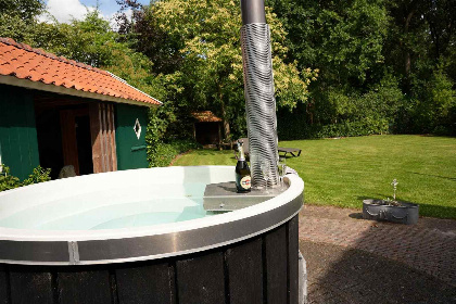 012 Luxe 4 persoons vakantiehuis met hottub, infrarood sauna en sunshower in de Achterhoek