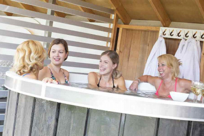 025 Luxe 4 persoons vakantiehuis met hottub, infrarood sauna en sunshower in de Achterhoek