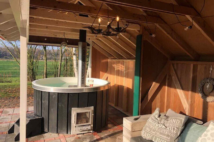 015 Luxe 6 persoons vakantiehuis met hottub, combi sauna en sunshower in de Achterhoek