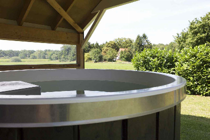 006 Luxe 6 persoons vakantiehuis met hottub, Finse sauna en sunshower douche in de Achterhoek