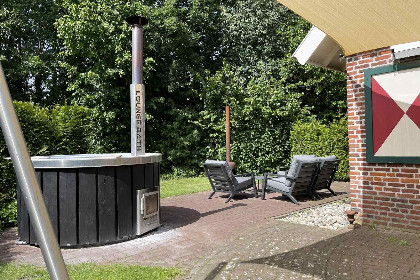 003 Modern wellnesshuis voor 4 personen met hottub, sunshower, regendouche en ligbad