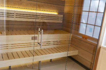 022 Modern wellnesshuis voor 4 personen met hottub, sunshower, regendouche en ligbad