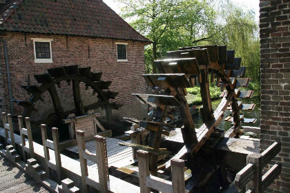 013 Comfortabel vierpersoons lodge met overdekt terras in de Achterhoek nabij Lochem