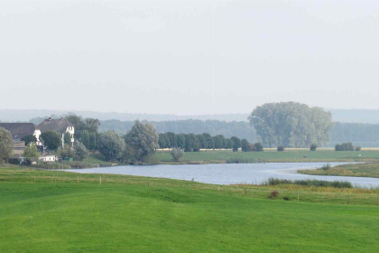 014 Comfortabel vierpersoons lodge met overdekt terras in de Achterhoek nabij Lochem