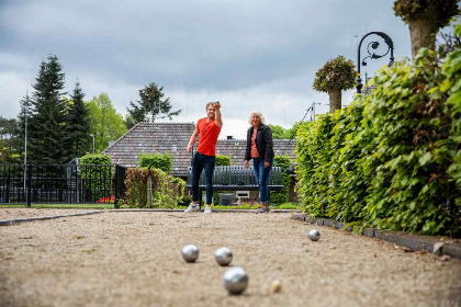 023 Modern ingerichte villa voor 7 personen op een vakantiepark