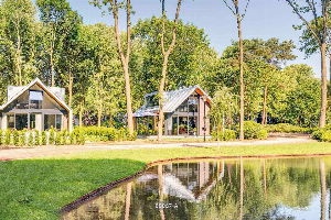 Modern ingerichte villa voor 8 personen op een vakantiepark