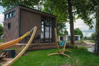 007 2 persoons Tiny House met uitzicht over de Nederrijn bij Maurik