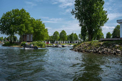 030 2 persoons Tiny House met uitzicht over de Nederrijn bij Maurik