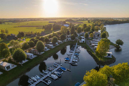 032 2 persoons Tiny House met uitzicht over de Nederrijn bij Maurik