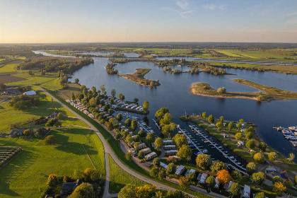 034 2 persoons Tiny House met uitzicht over de Nederrijn bij Maurik