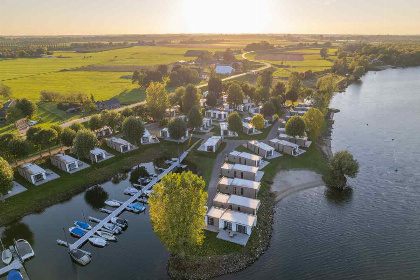 035 2 persoons Tiny House met uitzicht over de Nederrijn bij Maurik