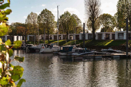 041 2 persoons Tiny House met uitzicht over de Nederrijn bij Maurik