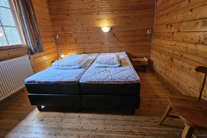 005 Finse bungalow met sauna midden in het bos in Gelderland voor 10 personen