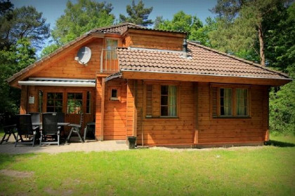 009 Finse bungalow met sauna midden in het bos in Gelderland voor 10 personen