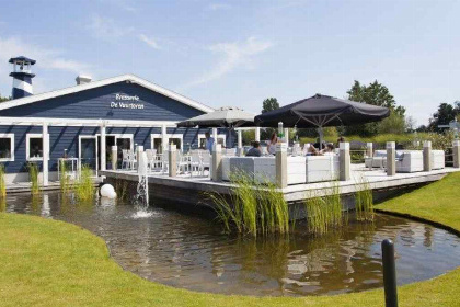 014 4 persoons chalet met overdekt terras op vakantiepark in Nijkerk